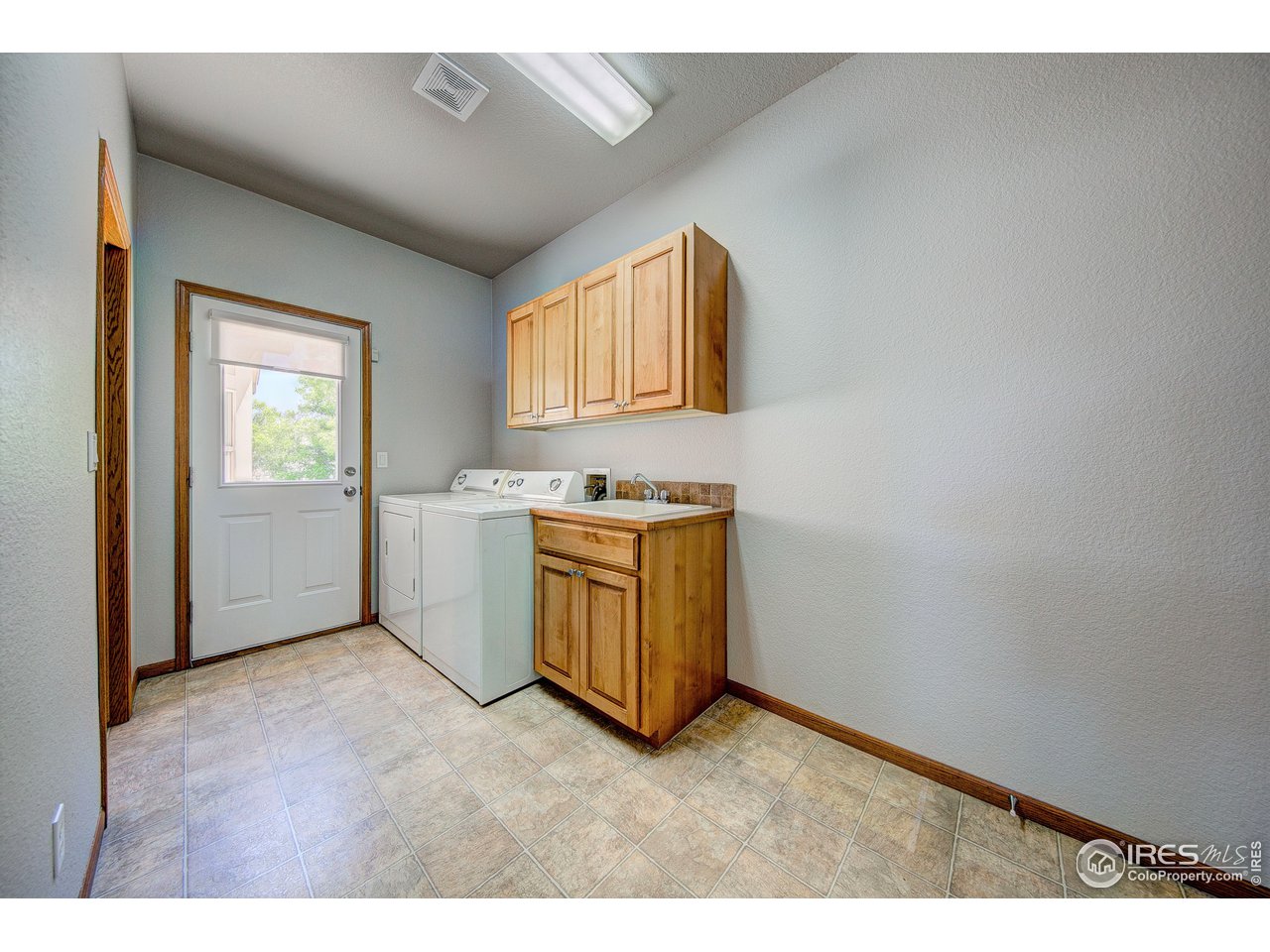 Laundry Room with Cabinets and Laundry Tub