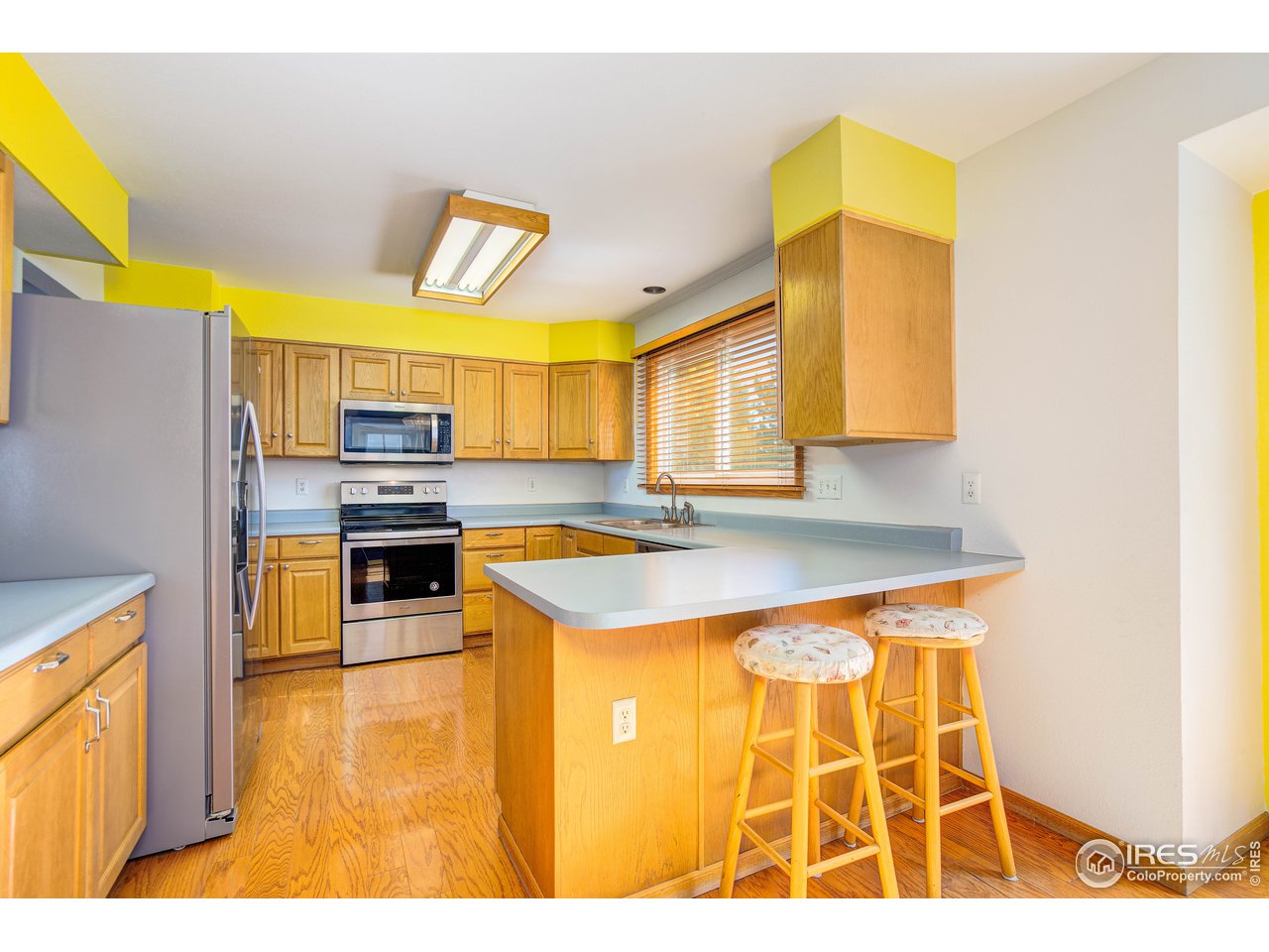 Large and bright kitchen with breakfast nook! 