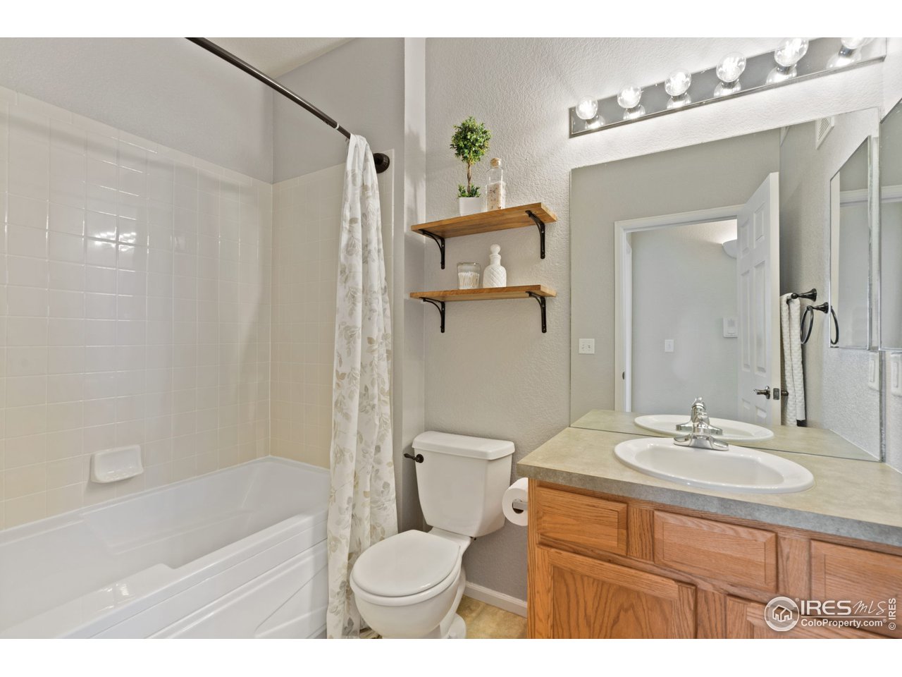 Deep soaking tub with tile surround