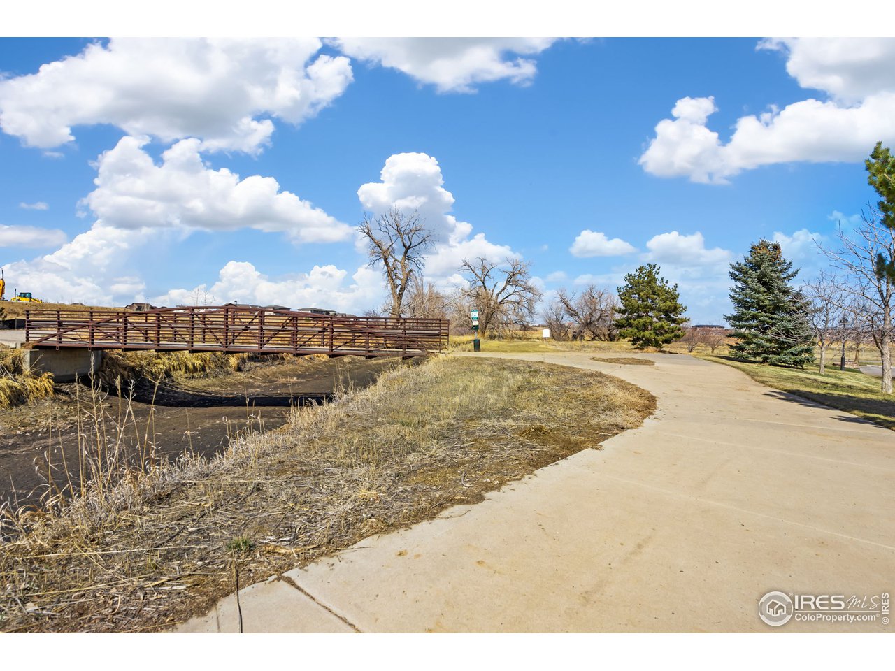 Close to trails, lakes, dog park so you can enjoy Colorado sun all year around.