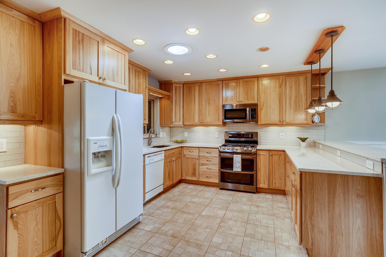 Quartz counters and deep quartz sink