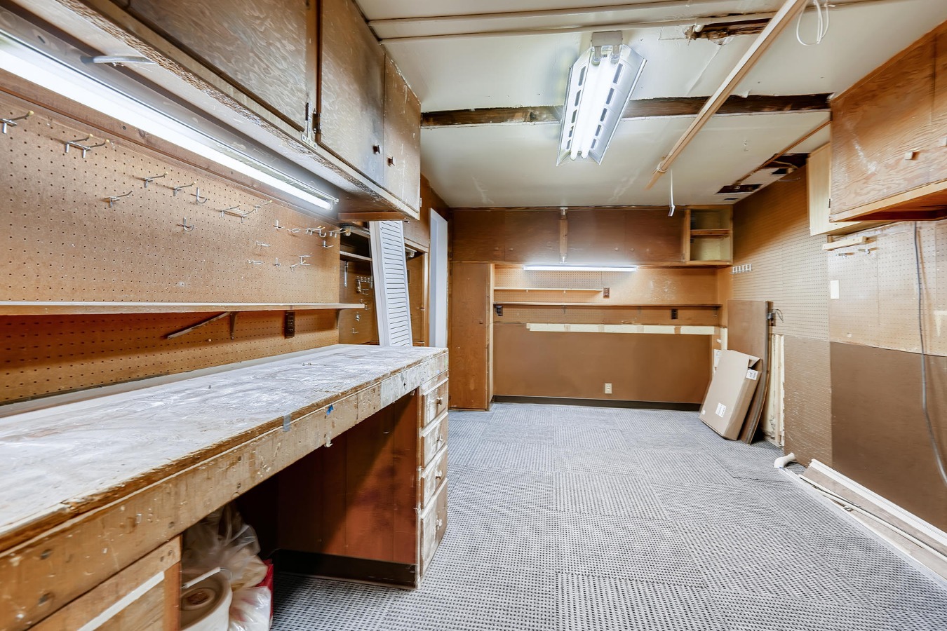 Large Workshop in basement