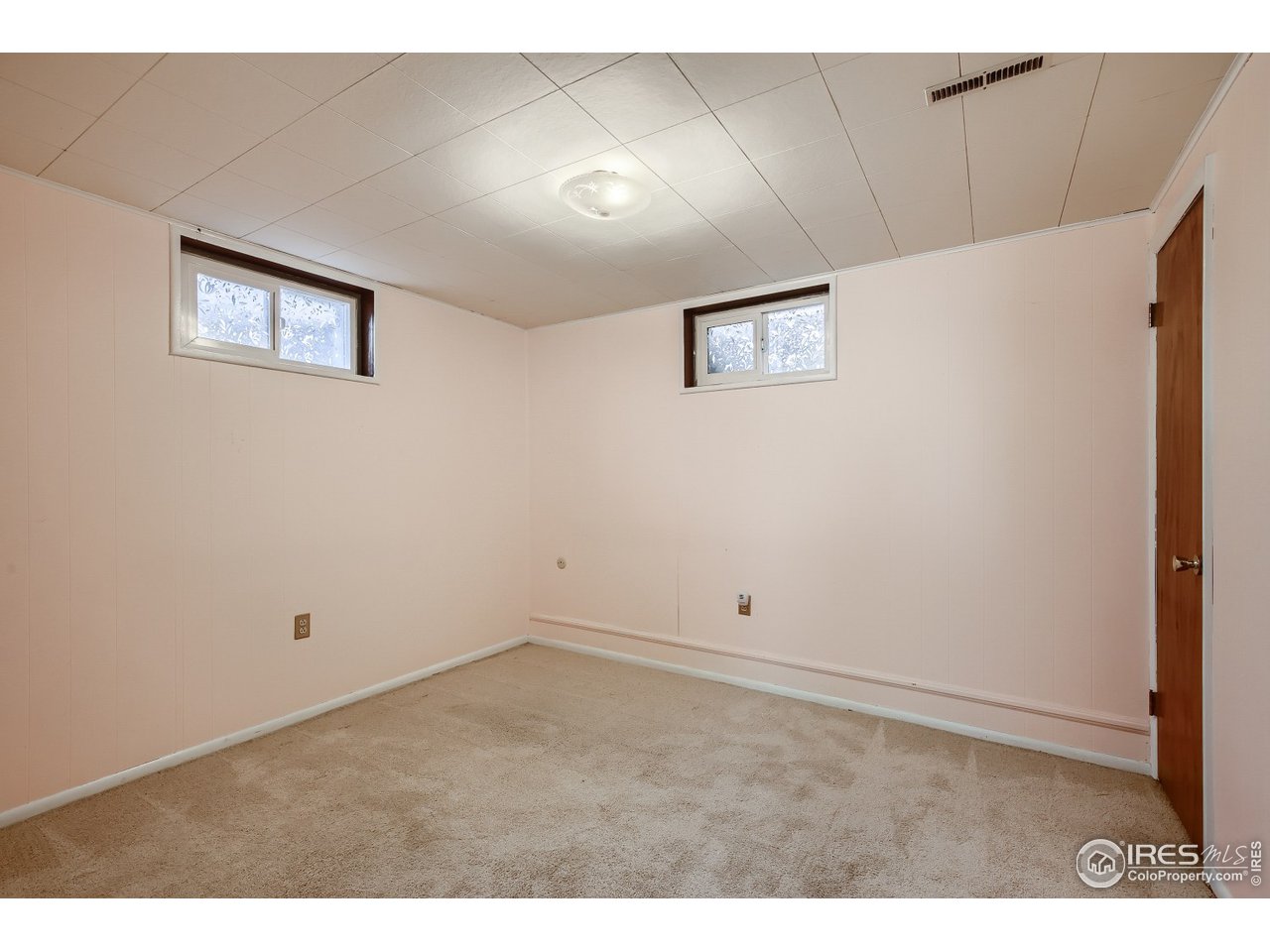 Additional bed, office, studio, just off the large open basement area.