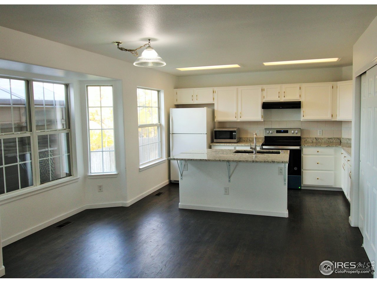 Spacious kitchen with breakfast nook measures 17'3