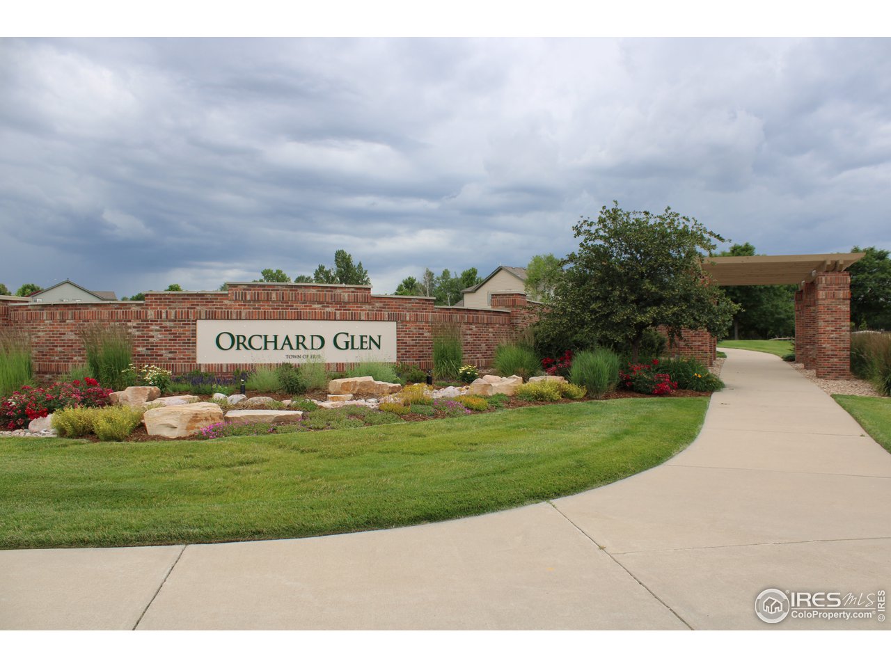 Orchard Glen neighborhood in Boulder County with wide streets, trails and parks.