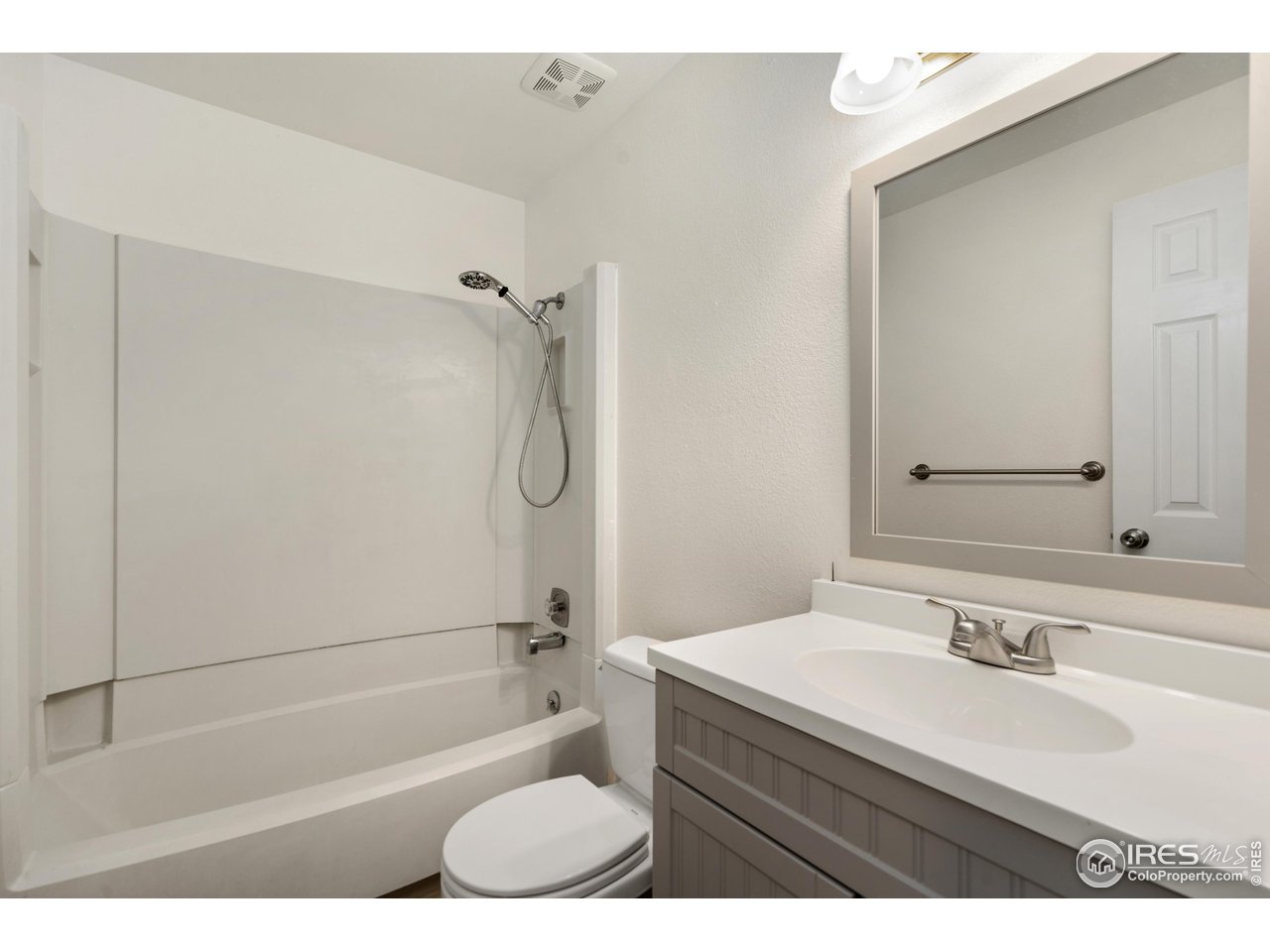Updated bath with tub/shower combo on lower level