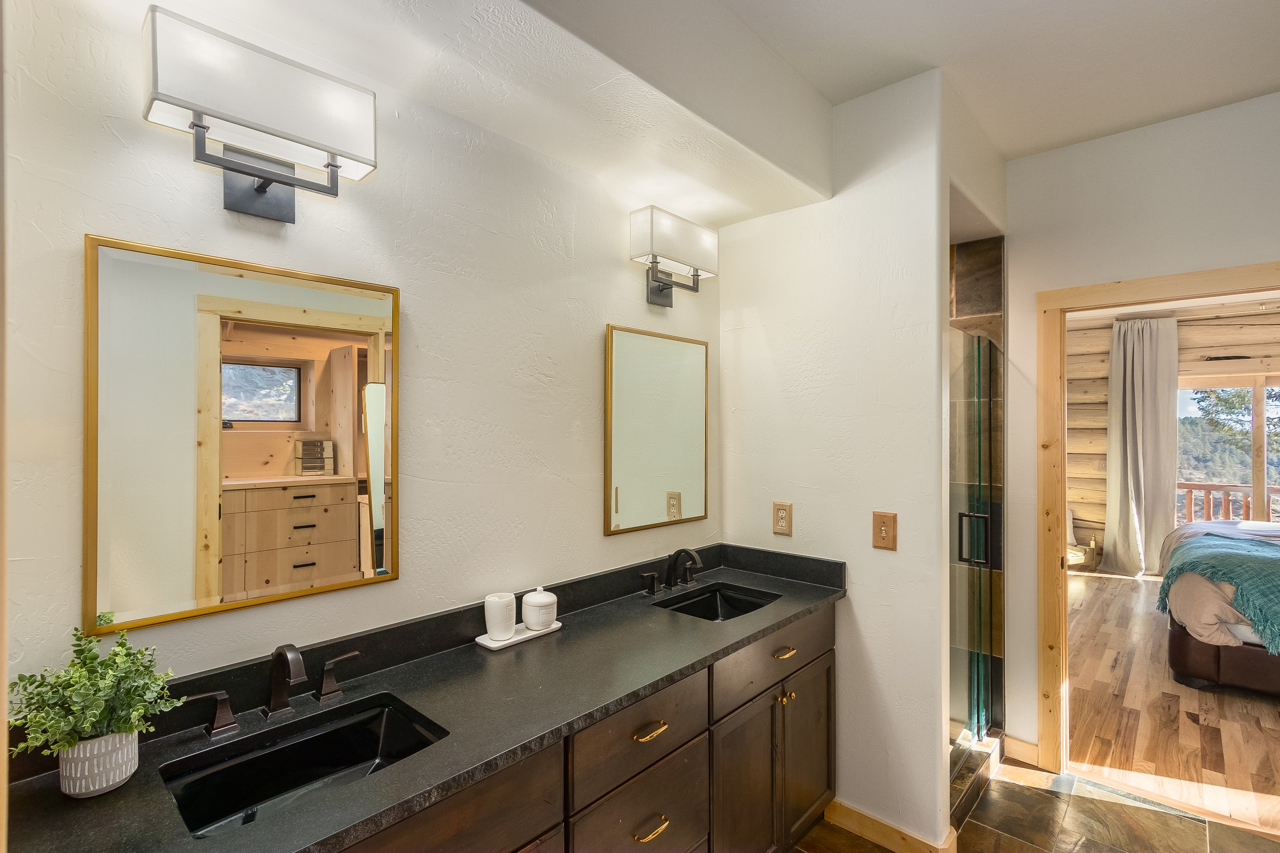 Double Vainity in MBath