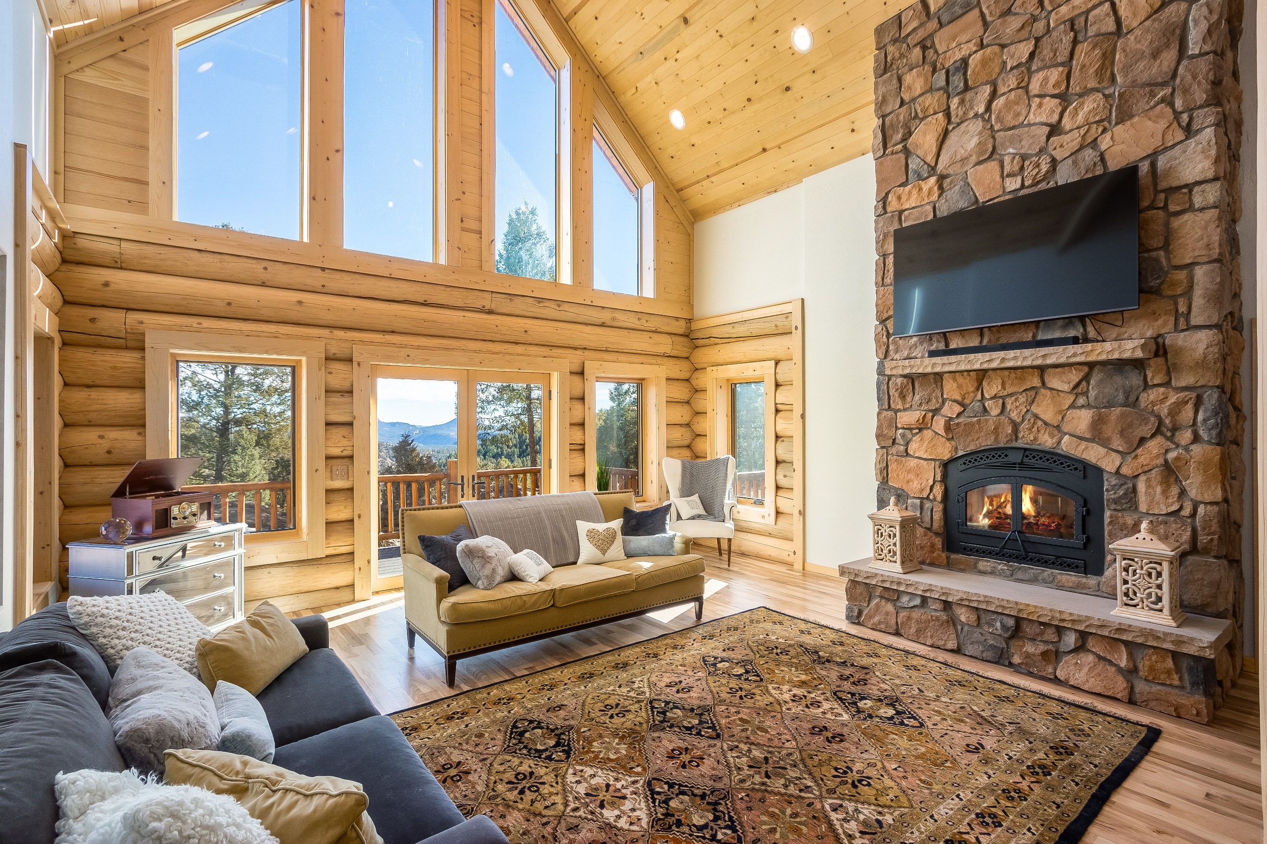 Spacious Great Room with Woodburning Fireplace