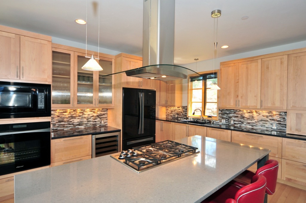 Caesar stone counters & Dacor appliances
